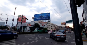 Comunicación Técnica Integrada aún no retira sus anuncios en azoteas, como en Félix Cuevas. Foto: Especial.