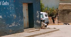 Oaxaca: Hombre asesina a un perro que robó la comida de su hija; la FGE ya investiga