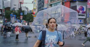 Rosalia en el videoclip de la canción "Tuya". Foto: Captura de pantalla