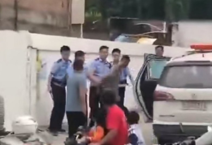 Un hombre de 25 años fue detenido después de ataque de las 7:40 horas en Lianjiang, una ciudad en la provincia de Guangdong, según un comunicado policial. Foto: Captura de pantalla del video