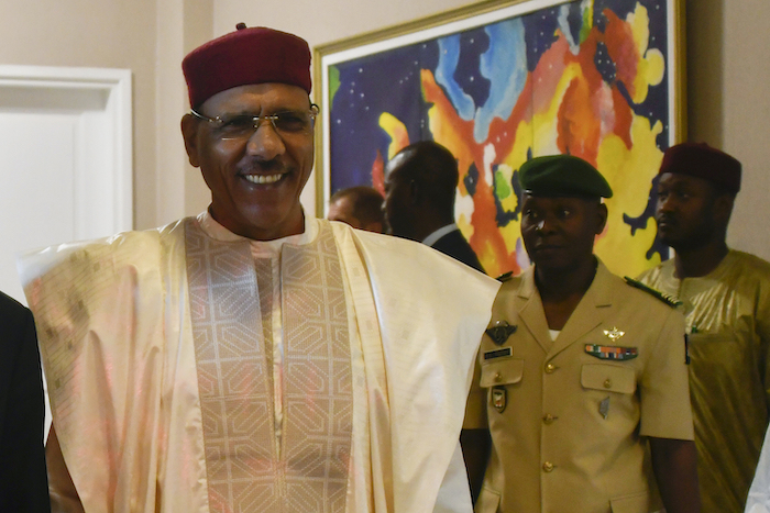 El Presidente de Níger, Mohamed Bazoum, en el palacio presidencial, el 16 de marzo de 2023, en Niamey, Níger.