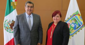 Tras la renuncia de José Antonio Martínez, la Dra. Araceli Soria Córdoba es nombrada Secretaria de Salud en dicha entidad. De acuerdo con el Gobernador, la experiencia y conocimiento de la nueva titular la convierten en "una figura idónea" para asumir el cargo. Foto: Sergio Salomón Céspedes