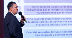 Luis Rodríguez Bucio, Subsecretario de Seguridad y Protección Ciudadana, exhibió esta mañana cinco casos de jueces con denuncia penal o queja ante el Consejo de la Judicatura Federal (CJF), así como la situación del Juez que dictó sentencia absolutoria a seis implicados en el asesinato del hijo de Javier Sicilia.