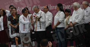 El Presidente de gira por Guerrero. Foto: Lenin Ocampo, El Sur.