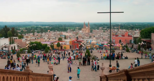 Desde plataformas como TikTok, los cárteles han creado una campaña para mostrar la vida sofisticada y llena de riqueza. Foto: Shutterstock.