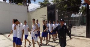 La mayoría de los adolescentes están internados por homicidio, seguido de portación de arma de fuego del Ejército, robo, delito contra la salud y violación.. Foto: Ríodoce.