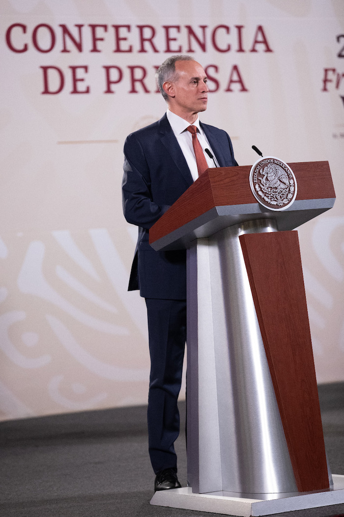 Hugo López-Gatell Ramírez, Subsecretario de Prevención y Promoción de la Salud, descartó que se recomiende el uso masivo del cubrebocas, ya que "no hay ninguna situación de alerta" en México por la COVID-19, la cual "está en calma".