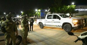 Dos funcionarios de la FGE-Guerrero son atacados a balazos por comando; salen ilesos