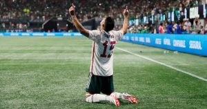 El volante mexicano Uriel Antuna celebra tras anotar un gol ante Uzbekistán durante un partido amistoso, el miércoles 12 de septiembre de 2023, en Atlanta.