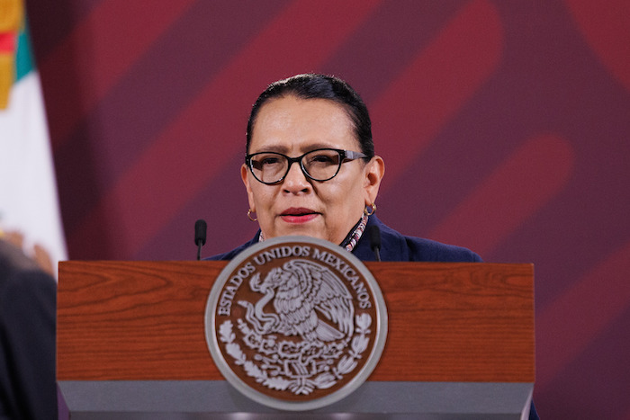 Rosa Icela Rodríguez Velázquez, titular de la Secretaría de Seguridad y Protección Ciudadana (SSPC), informó la mañana de este jueves que el paso del devastador huracán "Otis" no sólo ha dejado destrucción, sino también 27 personas muertas y cuatro desaparecidas en Guerrero.