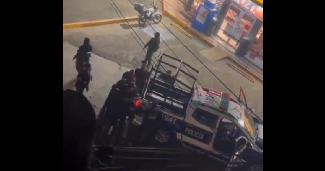 Se registraron enfrentamientos entre policías y un grupo de hombres armados en Cuernavaca, la madrugada de este lunes 20 de noviembre. Foto: Captura de pantalla de video en X @DavidMonroyMx