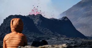 Erupción volcánica en Litli Hrutur, en la península de Reykjanes, a unos 30 km al sur de la capital, Reikiavik (Islandia), en julio de 2023. EPA-EFE/Anton Brink vía The Conversation
