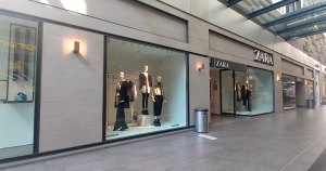 Greenpeace ha alertado que la industria textil ocupa alrededor de 98 millones de toneladas al año de recursos no renovables. Foto: SinEmbargo.