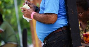 Persona con sobrepeso en México