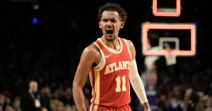 Trae Young, de los Hawks de Atlanta, festeja la victoria sobre el Magic de Orlando en un encuentro de la NBA, disputado el jueves 9 de noviembre de 2023 en Ciudad de México (AP Foto/Eduardo Verdugo)
