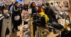 El aguinaldo es un derecho de todo trabajador formal y debe ser entregado antes del 20 de diciembre. Foto: Cuartoscuro. 