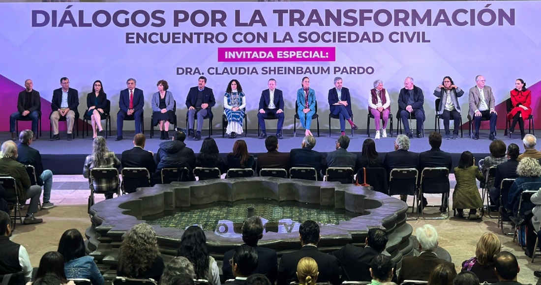 Claudia Sheinbaum Pardo, precandidata presidencial de la izquierda, presentó este domingo a las y los integrantes de los "Diálogos por la Transformación"; es decir, a quienes serán las y los encargados de "coordinar las mesas de trabajo que van a permitir construir, a partir de opiniones plurales, diversas, el Programa de Gobierno, el Plan de Gobierno, el Plan de Desarrollo".