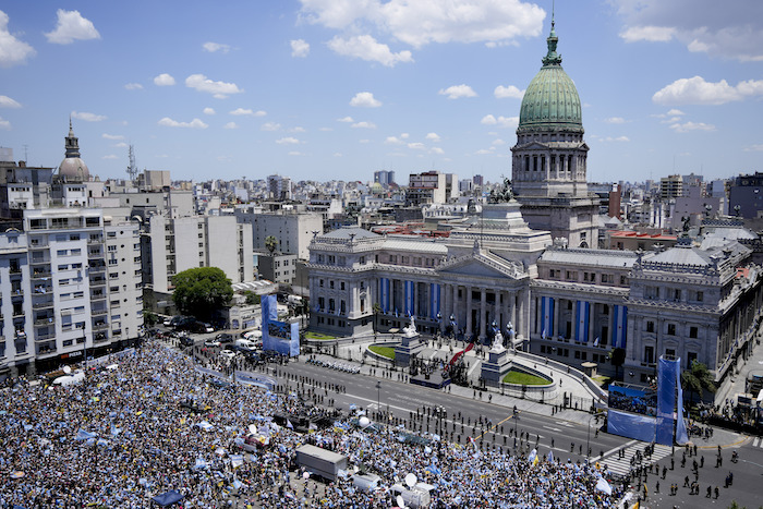 El recién juramentado Presidente de Argentina, Javier Milei, habla frente al Congreso en Buenos Aires, Argentina, el domingo 10 de diciembre de 2023.