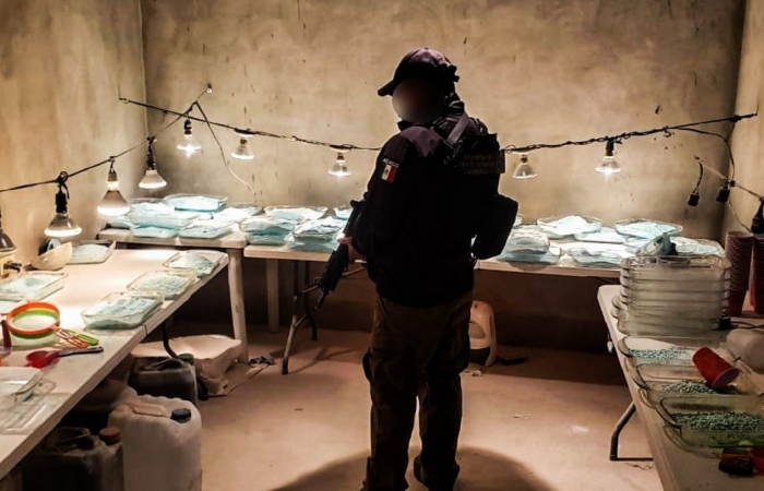 Incautación de alrededor de 306 mil pastillas de probable fentanilo, durante un cateo realizado en la colonia Lomas del Valle, en Tijuana, Baja California, en octubre de 2023. 