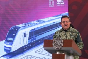 Óscar David Lozano Águila, director general de Tren Maya, SA de CV., durante una conferencia matutina en septiembre de 2023.