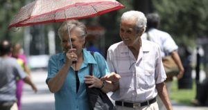Personas de la tercera edad en Monterrey.
