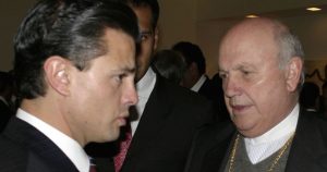 Enrique Peña Nieto y Onesimo Cepeda. Foto: Saúl López, Cuartoscuro.