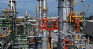 Trabajadores en la mega obra de Dos Bocas, en Tabasco. Foto: Especial