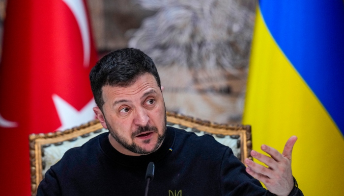 El Presidente ucraniano Volodymyr Zelenskyy asiste a una conferencia de prensa junto con el presidente turco Recep Tayyip Erdogan en Estambul, Turquía, 8 de marzo de 2024.
