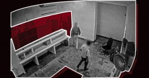 Mientras avanzaba la noche del 27 de marzo de 2023, los gritos de un grupo de migrantes extranjeros encerrados bajo llave en la estancia para hombres del Instituto Nacional de Migración (INM) en Ciudad Juárez se intensificaron. Foto: La Verdad de Juárez