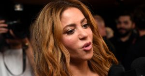 Shakira habla con medios en la fiesta de lanzamiento de su álbum "Las mujeres ya no lloran", el jueves 21 de marzo de 2024, en Hollywood, Florida. Foto: Michael Laughlin, AP