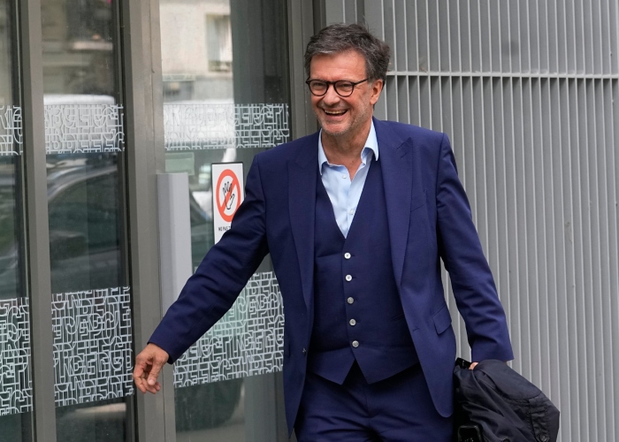 El abogado del actor francés Gerard Depardieu, Christian Saint-Palais, regresa a las comisarías de policía el lunes 29 de abril de 2024 en París.