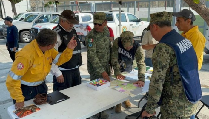 La Secretaría de Gestión Integral de Riesgos y Protección Civil estatal informó que con el apoyo de un helicóptero de la Fuerza Aérea Mexicana que cuenta con un helibalde, se han reforzado las acciones de combate al incendio registrado en el parque nacional El Veladero.