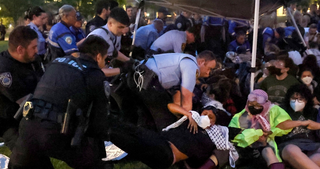 Policía detiene a manifestantes propalestinos que intentan acampar en el campus de la Universidad de Washington, el sábado 27 de abril de 2024 en San Luis, Missouri, Estados Unidos.