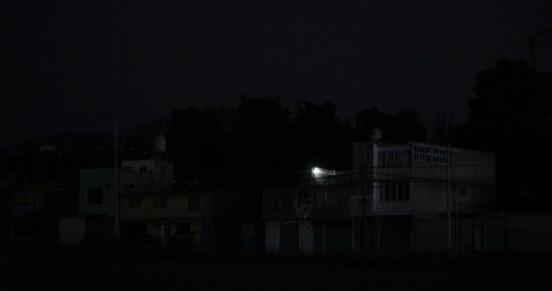Por segundo día consecutivo diversas colonias del Valle de Toluca se quedaron sin luz, debido a un estado de alerta del Sistema Eléctrico Nacional, debido a la ola de calor.