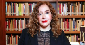 ENTREVISTA¬  Tienes que usar a favor del poema todo aquello que te hiere: Clariond