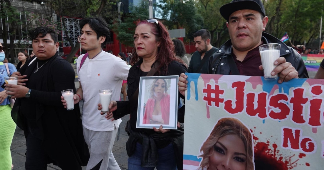 Integrantes de la comunidad LGBT+ realizaron una movilización en la que bloquearon Avenida Rémora e Insurgentes por la Dignidad de las Mujeres Trans para exigir justicia por los transfeminicidios y discursos de odio.