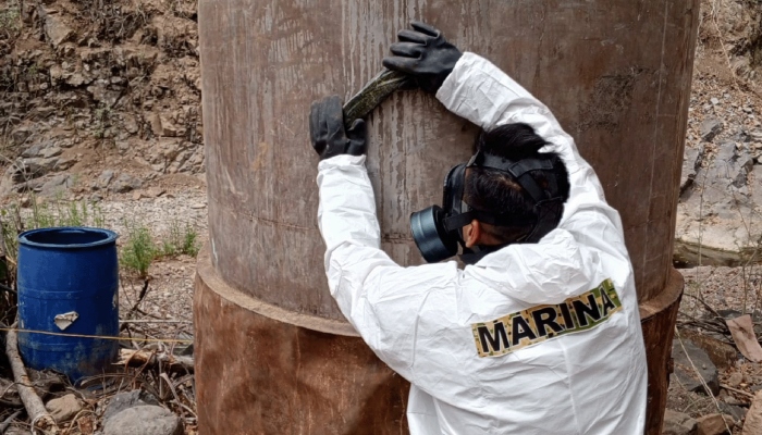 La Secretaría de Marina a través de la Armada de México, informa que en días pasados, personal naval en coordinación con la Fiscalía General de la República (FGR), localizó y neutralizó ocho laboratorios clandestinos, para la elaboración de drogas sintéticas, en dos acciones diferentes, en poblados del estado de Sinaloa.