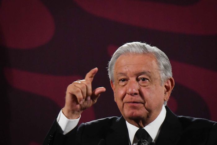 El Presidente Andrés Manuel López Obrador aseguró que se equivocan quienes piensan que se va a dar marcha atrás al proyecto de reforma al Poder Judicial "sólo porque hay nerviosismo financiero", ya que "está de por medio la justicia" y no se puede "cambiar corrupción por justicia".