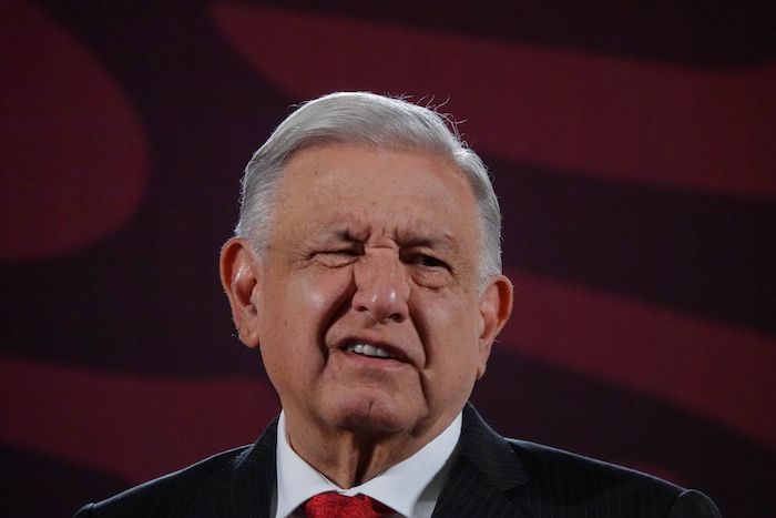 El Presidente Andrés Manuel López Obrador celebró los resultados de las tres encuestas que se realizaron el fin de semana a nivel nacional para saber si la gente está de acuerdo con la reforma al Poder Judicial que se enviará al Congreso de la Unión en septiembre, la cual propone que juezas, jueces, magistradas, magistrados, ministras y ministros sean electos a través del voto directo del pueblo.