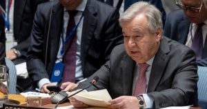 El Secretario General de la ONU, António Guterres, habla en una reunión del Consejo de Seguridad del organismo, en las oficinas generales de Naciones Unidas, el 18 de abril de 2024.