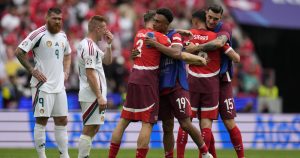 Jugadores de Suiza celebran tras ganar un partido del Grupo A. Foto: Themba Hadebe, AP. 