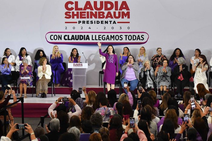 Claudia Sheinbaum Pardo, virtual Presidenta electa de México, aseguró que la Cuarta Transformación (4T) "es feminista"; por ello, se comprometió a priorizar el principio de que por el bien de todas y de todos, primero las mujeres indígenas, afromexicanas y pobres.