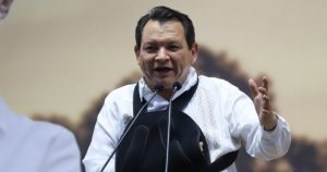"Estoy bien. Me reconstruyeron el ojo derecho", dice candidato de Morena en Yucatán