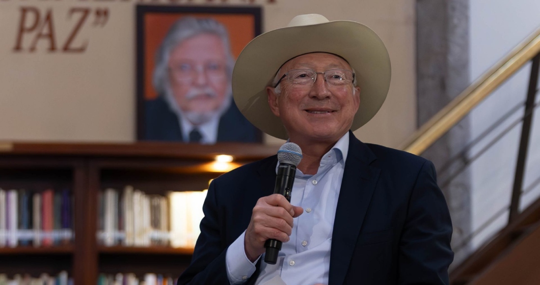 El Presidente Andrés Manuel López Obrador informó la mañana de este miércoles que le pedirá a Alicia Bárcena Ibarra, titular de la Secretaría de Relaciones Exteriores (SRE), que busque a Ken Salazar, Embajador de Estados Unidos en México, para hallar una solución a la suspensión de la inspección de aguacates y mangos.