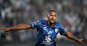 Salomon Rondón del Pachuca de México celebra tras abrir el marcador ante Columbus Crew en la final de la Copa de Campeones de la CONCACAF en el Estadio Hidalgo el sábado 1 de junio del 2024. (AP Foto/Eduardo Verdugo)
