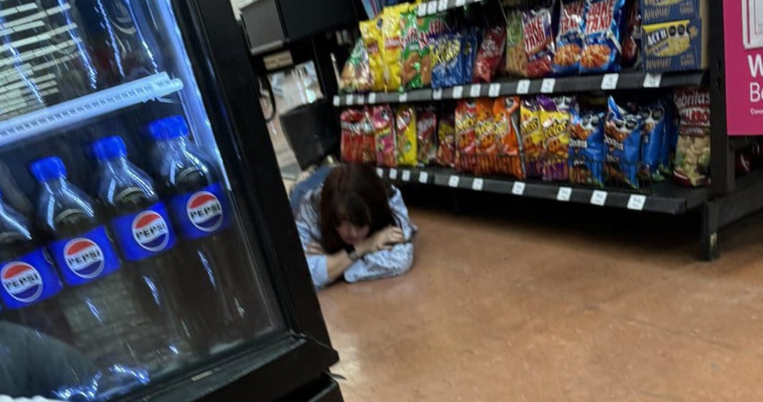 Las autoridades capitalinas confirmaron que ocurrió una detonación de un arma de fuego al interior de un centro comercial en Azcapotzalco. La SSC-CdMx ya realiza la revisión de las cámaras de seguridad del establecimiento para identificar a los responsables.