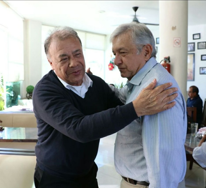 Alberto Anaya junto a AMLO