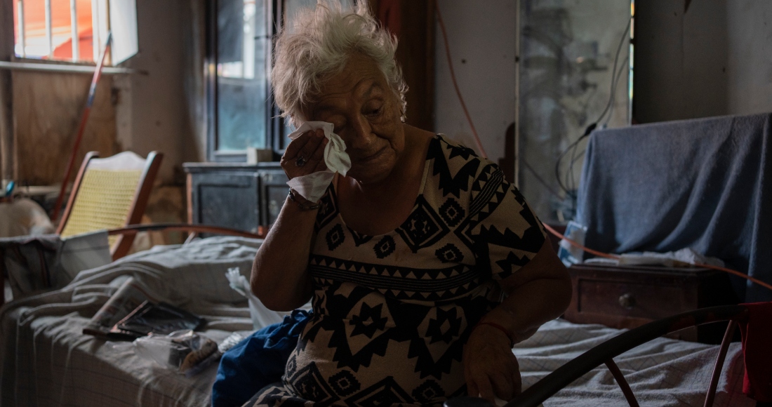 Margarita Salazar, de 82 años, se limpia el sudor en su hogar en Veracruz, México, el 16 de junio de 2024.