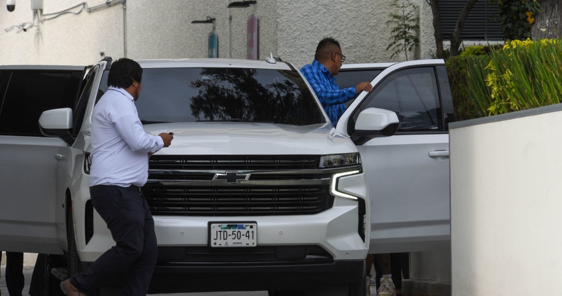 Después de 4 horas el futbolista Carlos Salcedo salió de las instalaciones de la Fiscalía General de Justicia del Estado de México en la ciudad de Toluca, después de recibir citatorio para declarar en relación al asesinato de su hermana a Martha Paola, salió en la camioneta en la que ingresó.