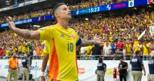 James Rodríguez celebra tras anotar el segundo gol de Colombia en el partido contra Panamá por los cuartos de final de la Copa América, el sábado 6 de julio de 2024 en Glendale, Arizona. (AP Foto/Rick Scuteri)